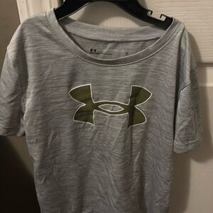 Boys sz 6 Under Armour Big Logo Tech‎ Tee Loose Fit Crew Neck grey, army gr logo